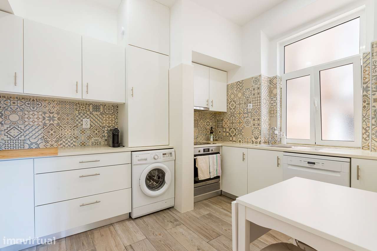 Apartamento T3 com vista desafogada entre Santa Catarina e Chiado-13
