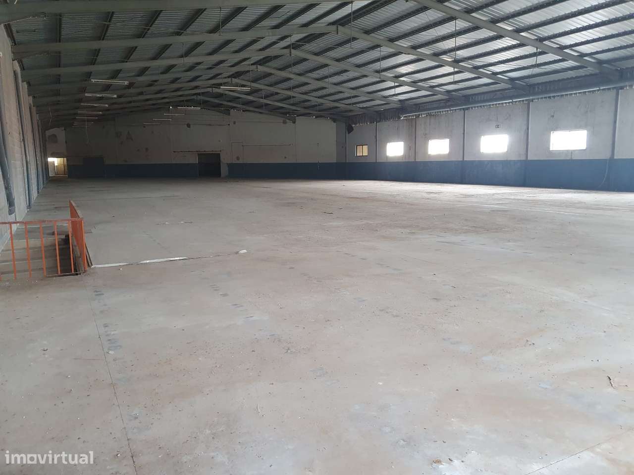 Armazém  Venda em Juncal,Porto de Mós-10