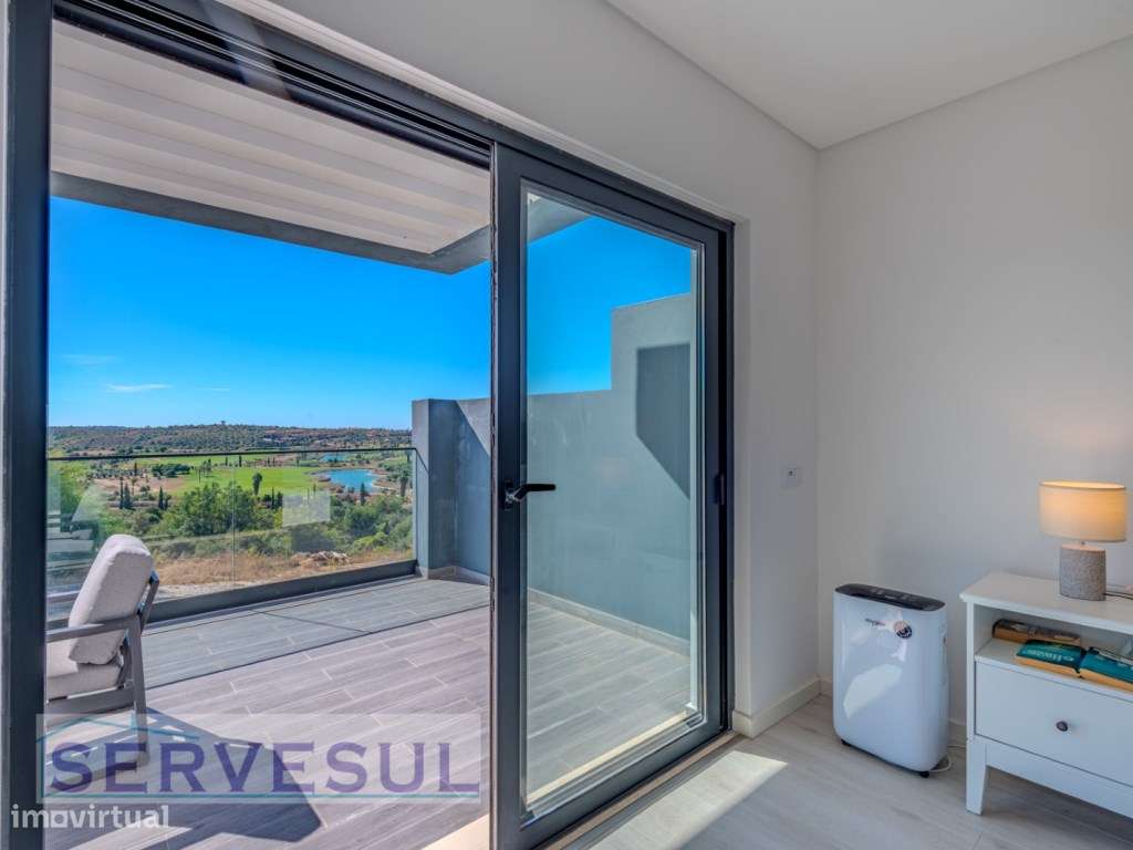 Moradia Moderna com Piscina e uma vista magnifica para o Campo de G...-25