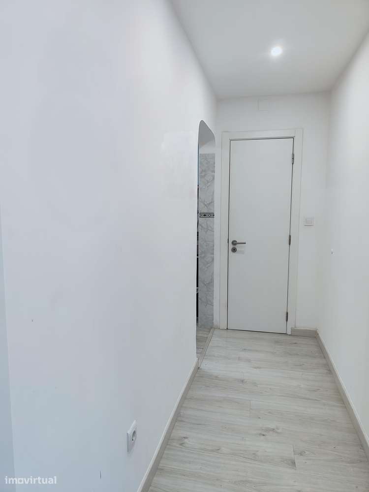 T3 com 2 casas de banho e boas acessibilidades-3