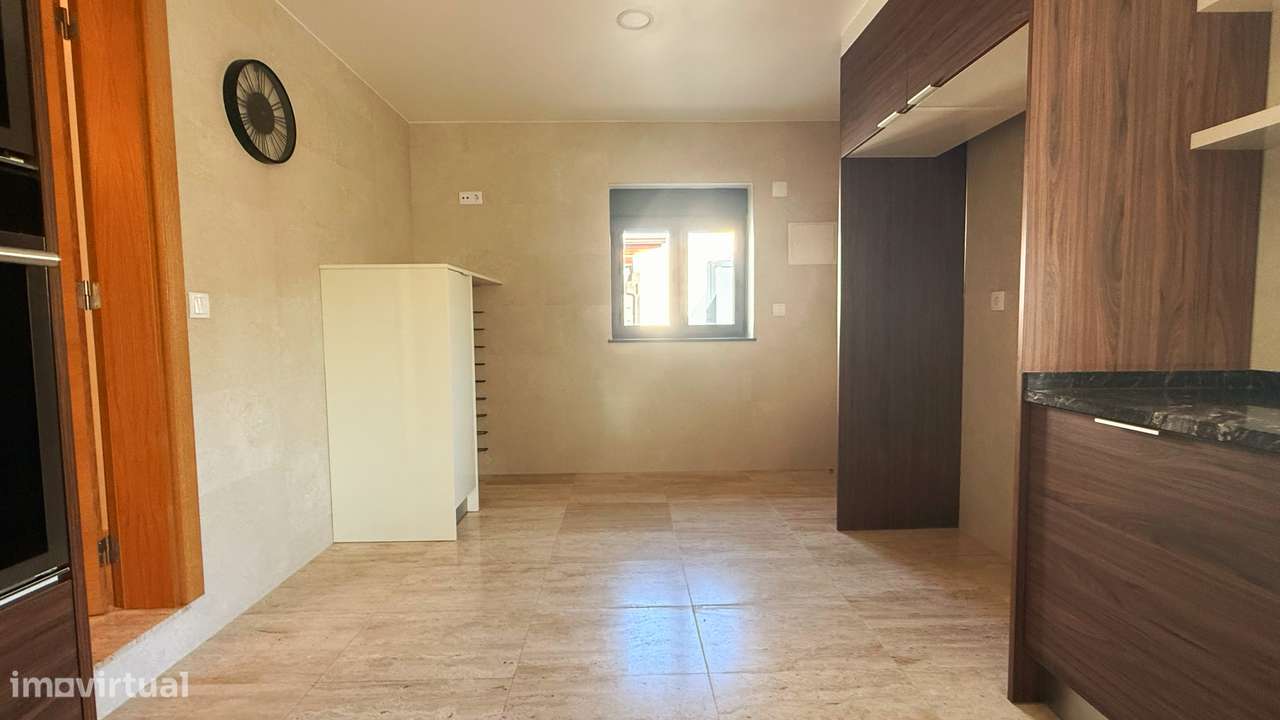 Moradia IsoladaT1+1 Totalmente Remodelada -Charneca da Caparica-13