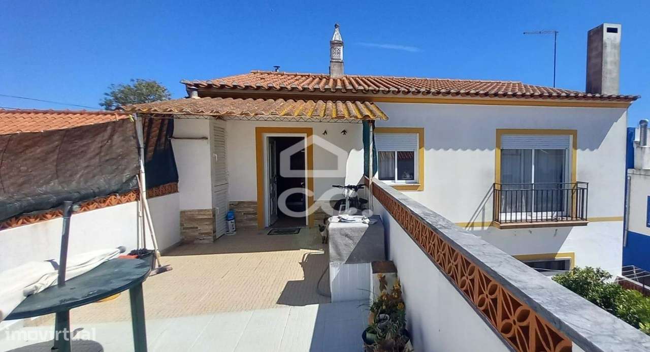 Moradia de 1º andar, boas áreas - Grande imagem: 3/39