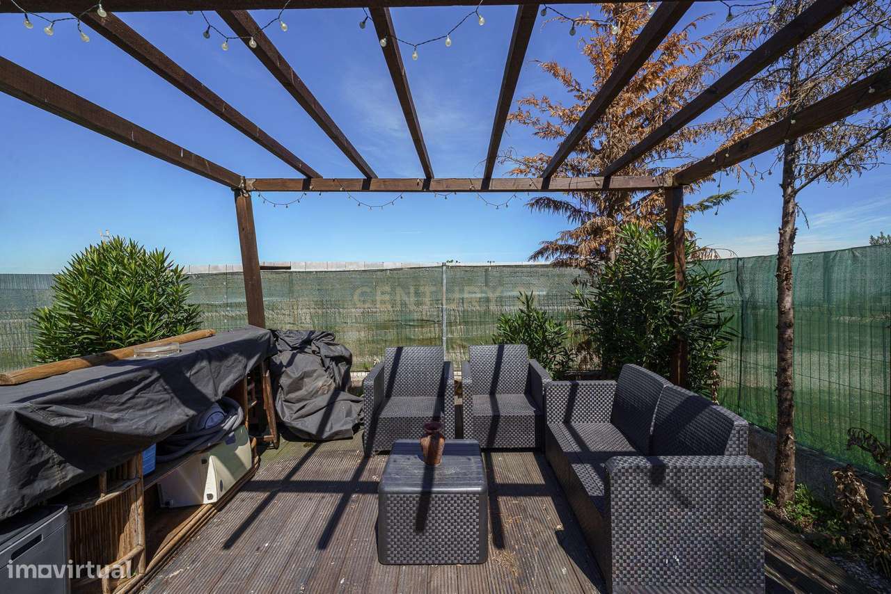 O Refúgio Perfeito em Cajados: Natureza e Duas Moradias num Só Investi-19