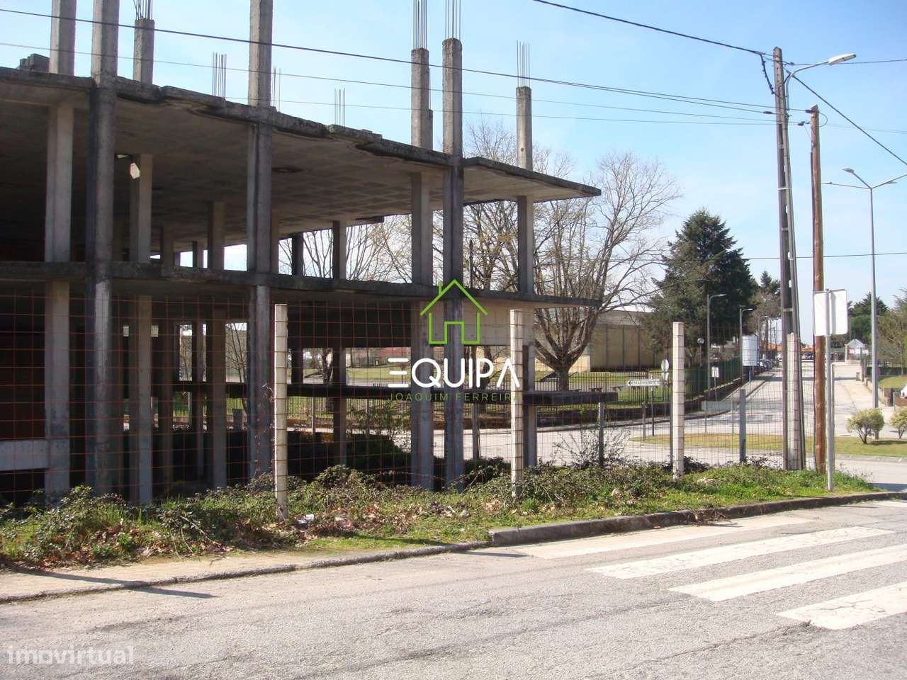 Prédio em Construção em Vila Nova de Paiva - Viseu - Em Frente a EB-17