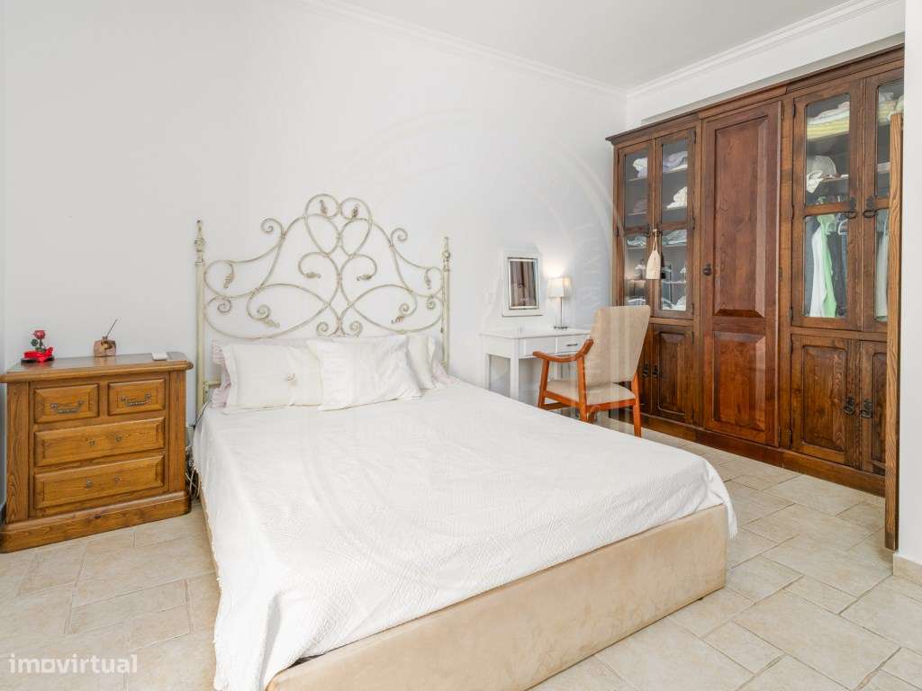 Moradia de Luxo T4+2, Remodelada, Mobilada, Piscina, Salão de Jogos...-21