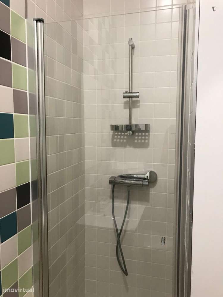 Quarto - localizado em Baixa Coimbra - Grande imagem: 4/10