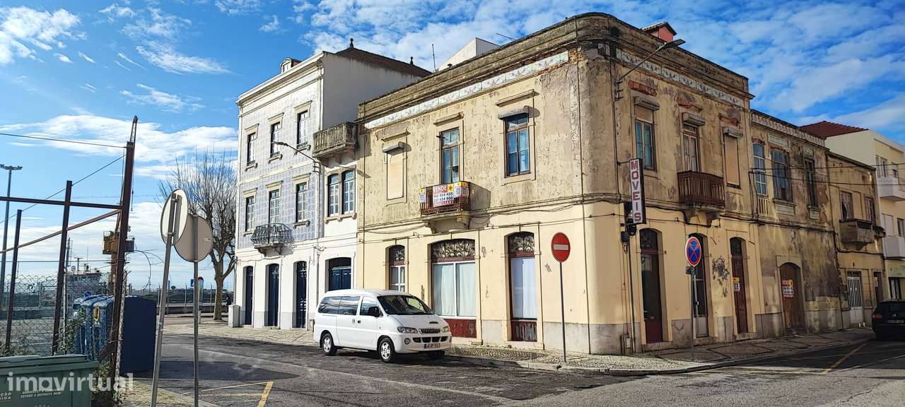 Prédio para Renovação Geral - Centro da Cidade - Rua Fernandes Tomás-24
