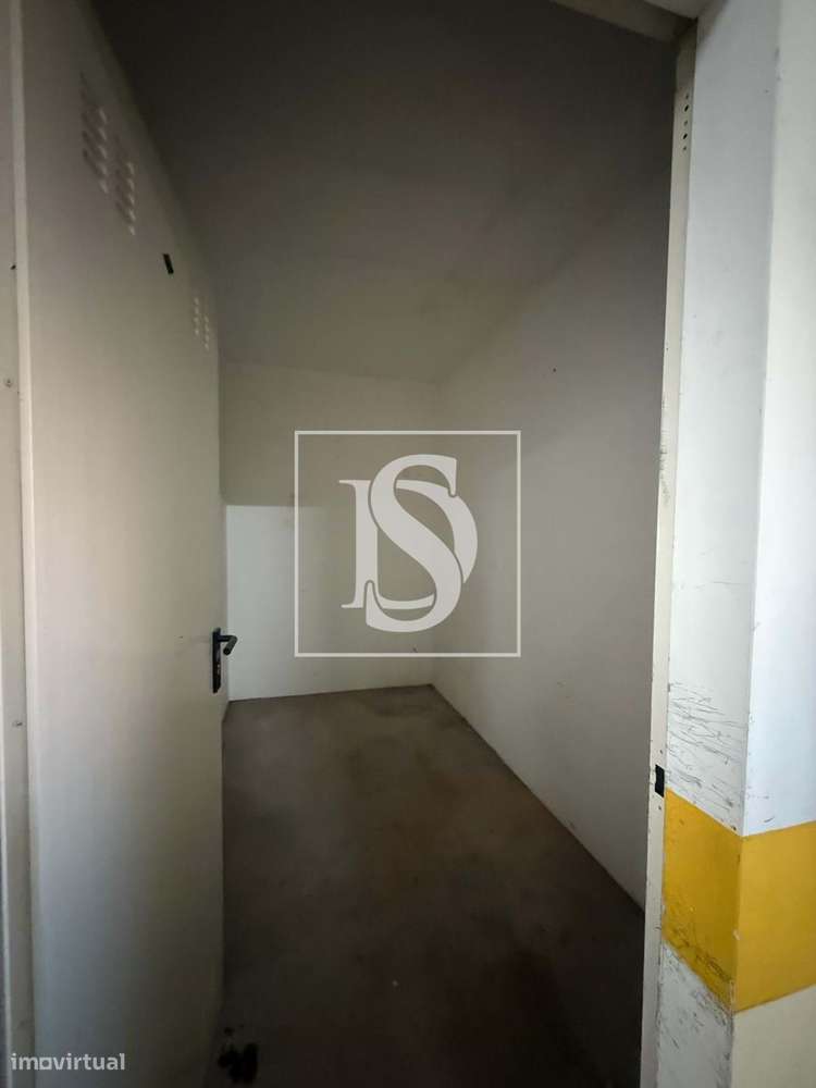 Excelente Oportunidade no Centro de Santarém – Espaço Coberto com 7 Lu-12