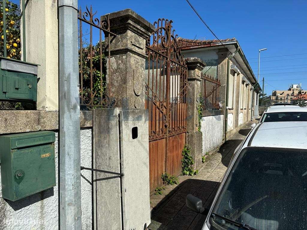 Moradias para recuperar em Ermesinde - Valongo - Grande imagem: 1/3