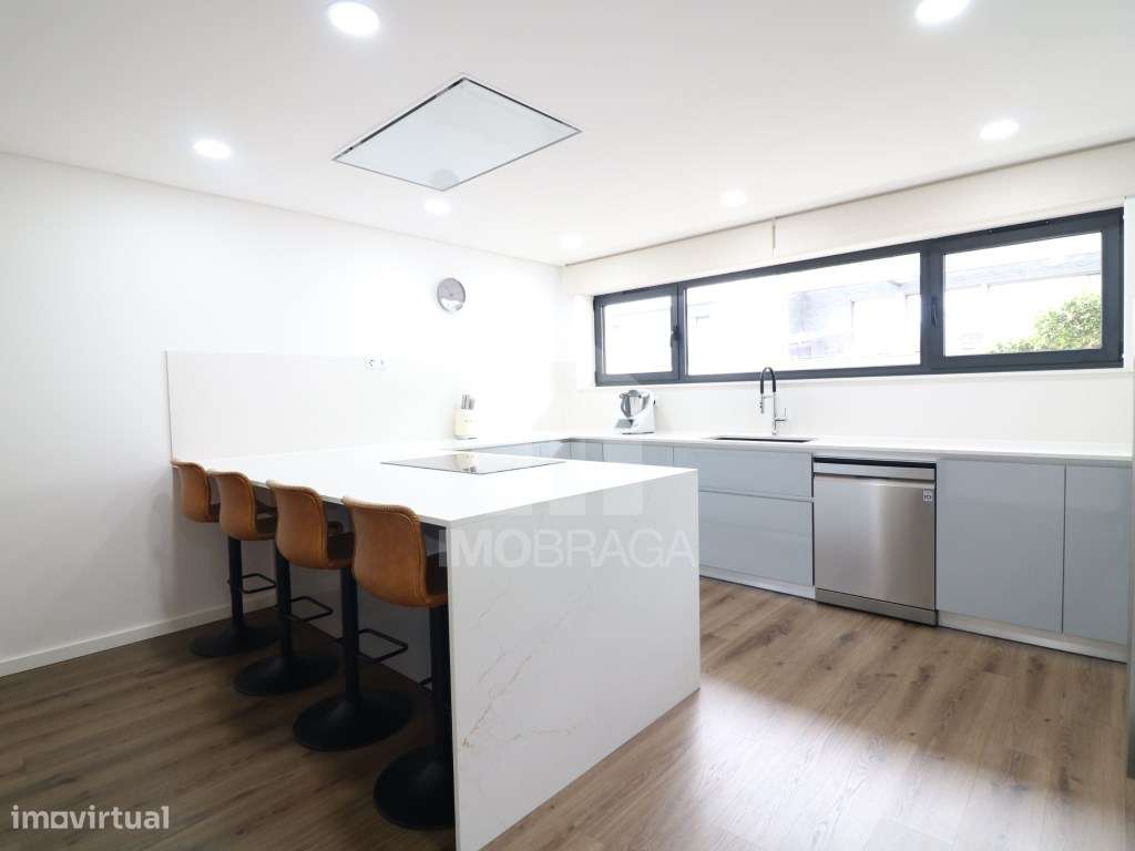 Venda Moradia Geminada T3, em Esporões, Braga-24