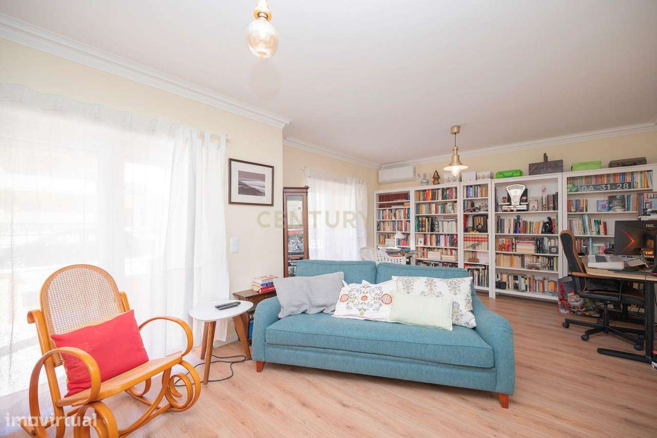 Moradia remodelada de 6 assoalhadas Exclusiva no Estoril-7