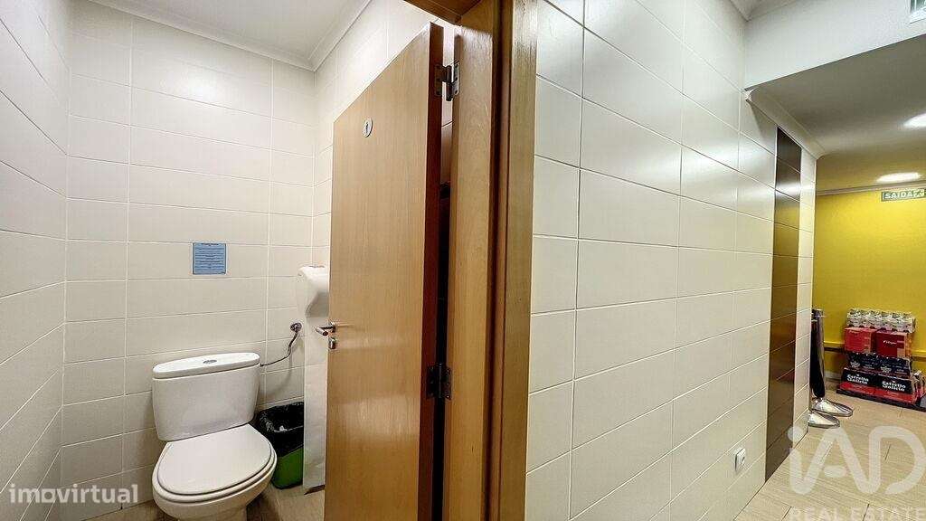 Loja / Estabelecimento Comercial em Monte Gordo de 107,00 m2 - Grande imagem: 3/24