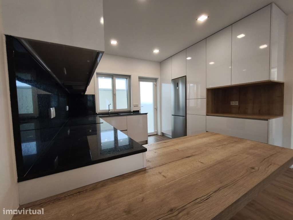 Moradia T2 remodelada para arrendar na Meadela - Grande imagem: 5/15