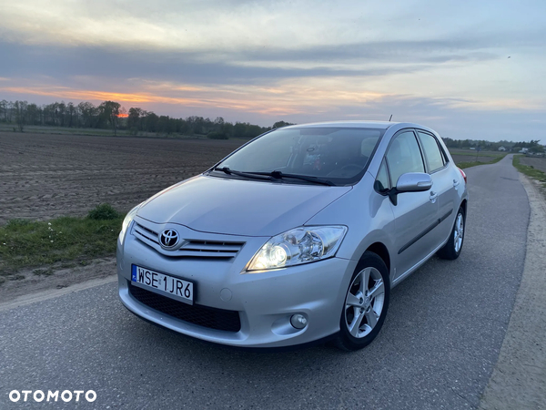 Toyota Auris 2.0 D-4D Prestige - 2