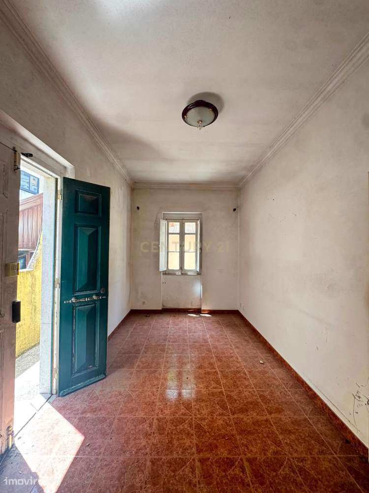 MORADIA PARA OBRAS TOTAIS EM CARNIDE-22