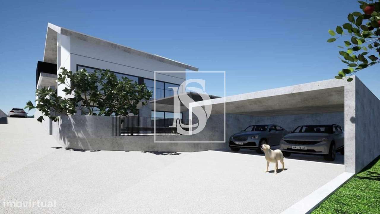 Moradia T4 de três pisos inserido num terreno com 1188m2. Exclente pot-18