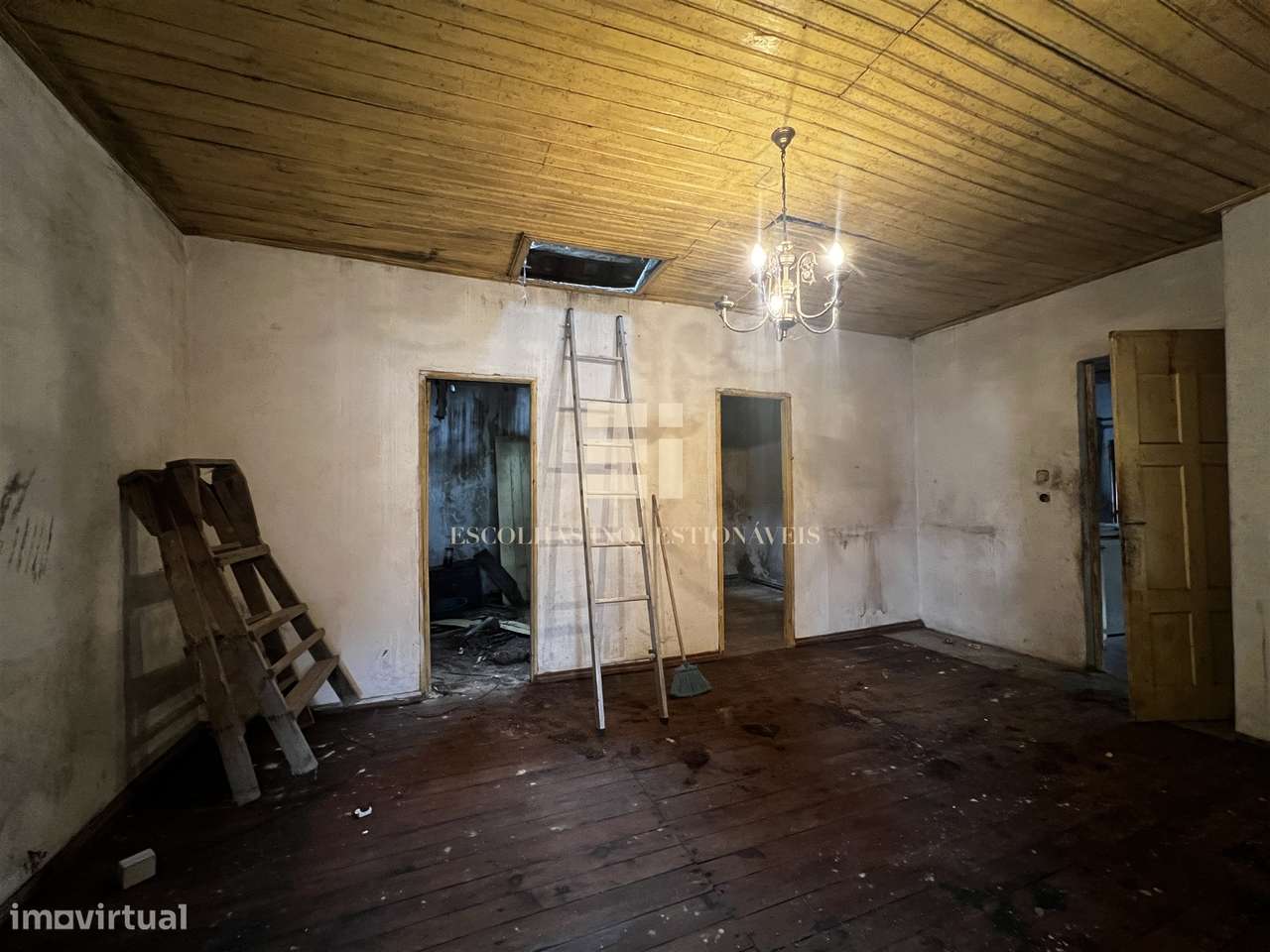 Moradia para restaurar com vista Rio Douro-12