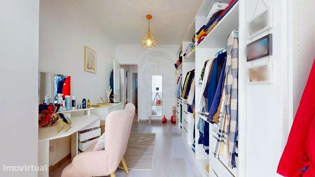 Apresento-lhe este fantástico T2 em Almada com vista privilegiada para - Grande imagem: 5/26