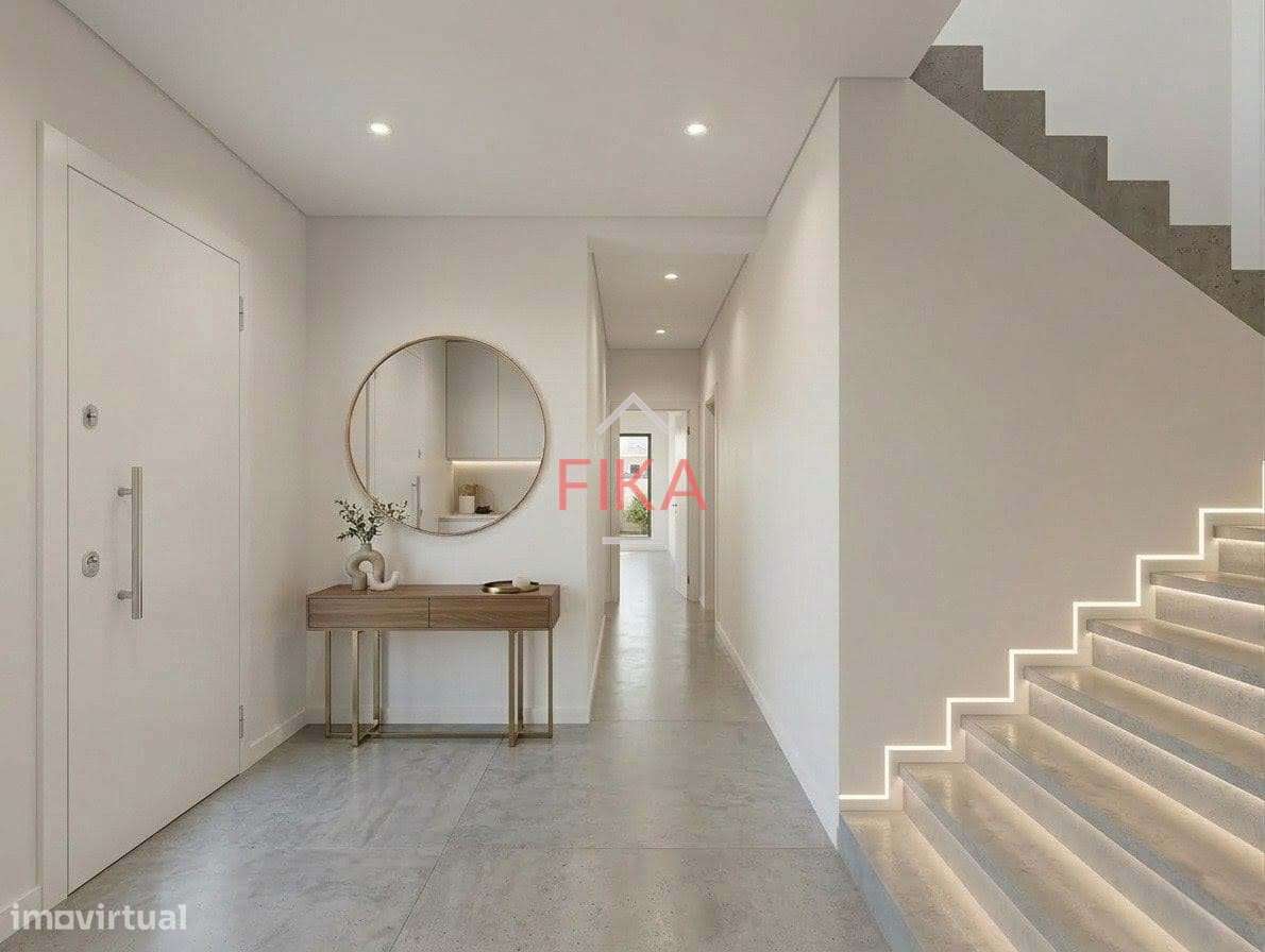 Moradia T4 NOVA com Piscina e 200m²-1