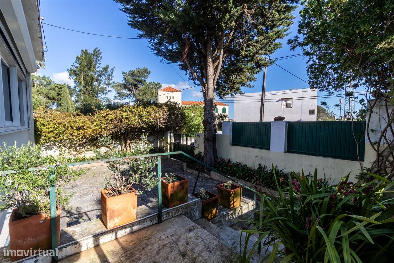 Moradia Estoril Cascais Vista Mar para renovar T6-44