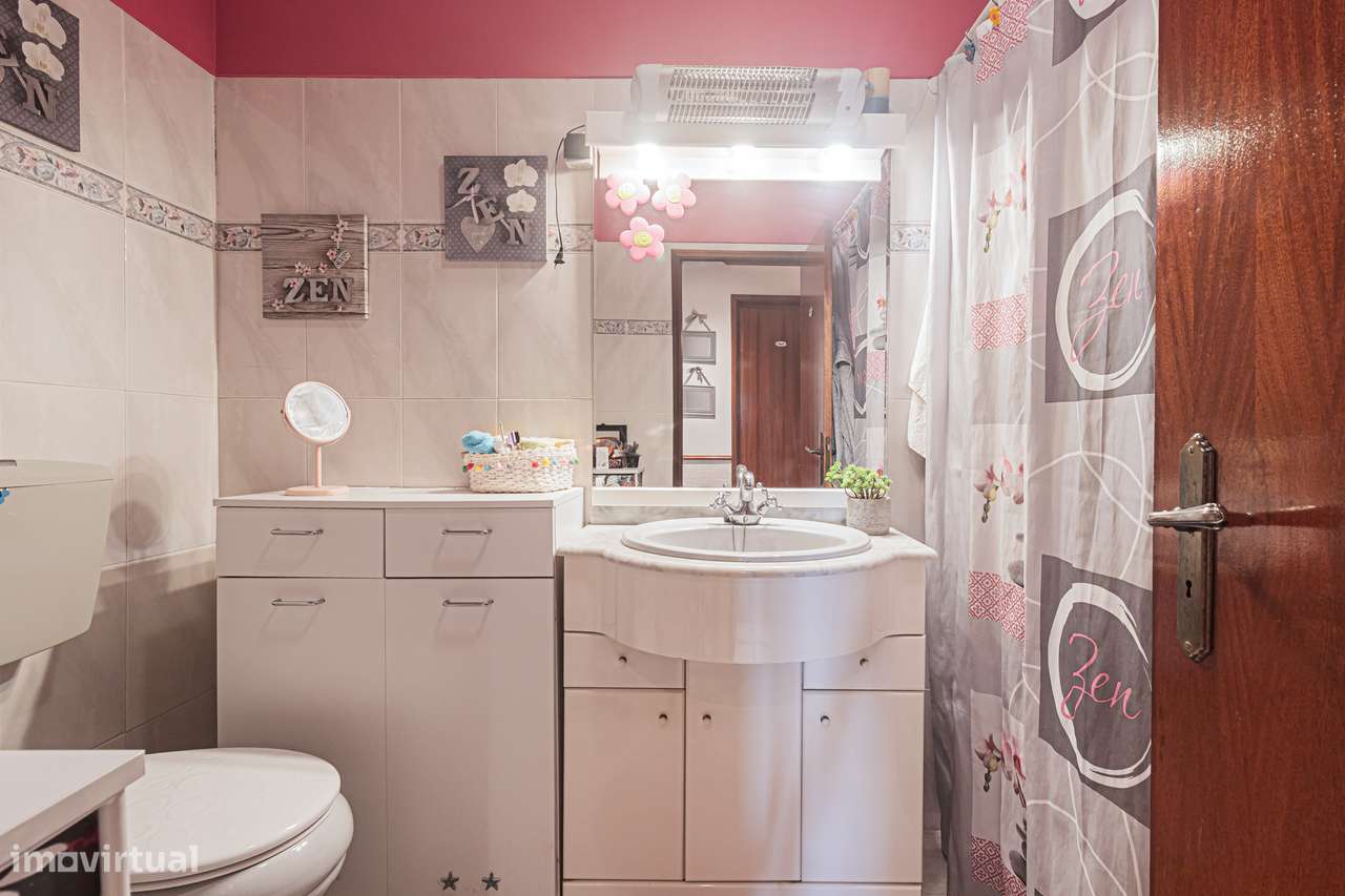 Apartamento T2 com elevador e varanda vista serra Sintra, em Rio Mouro-24