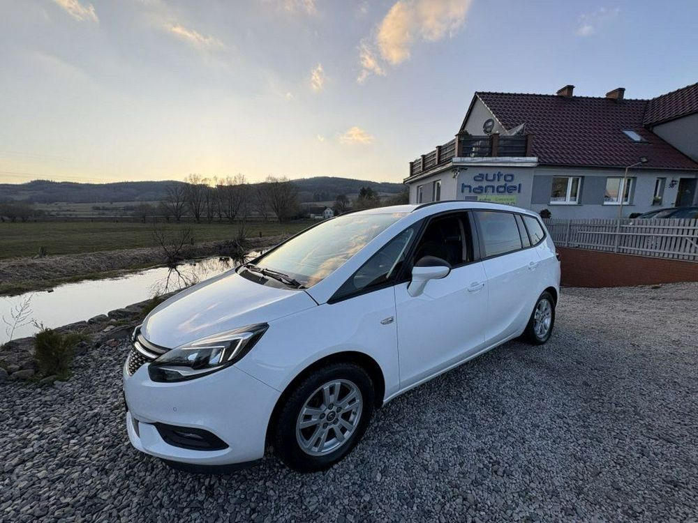 Opel Zafira C 2016