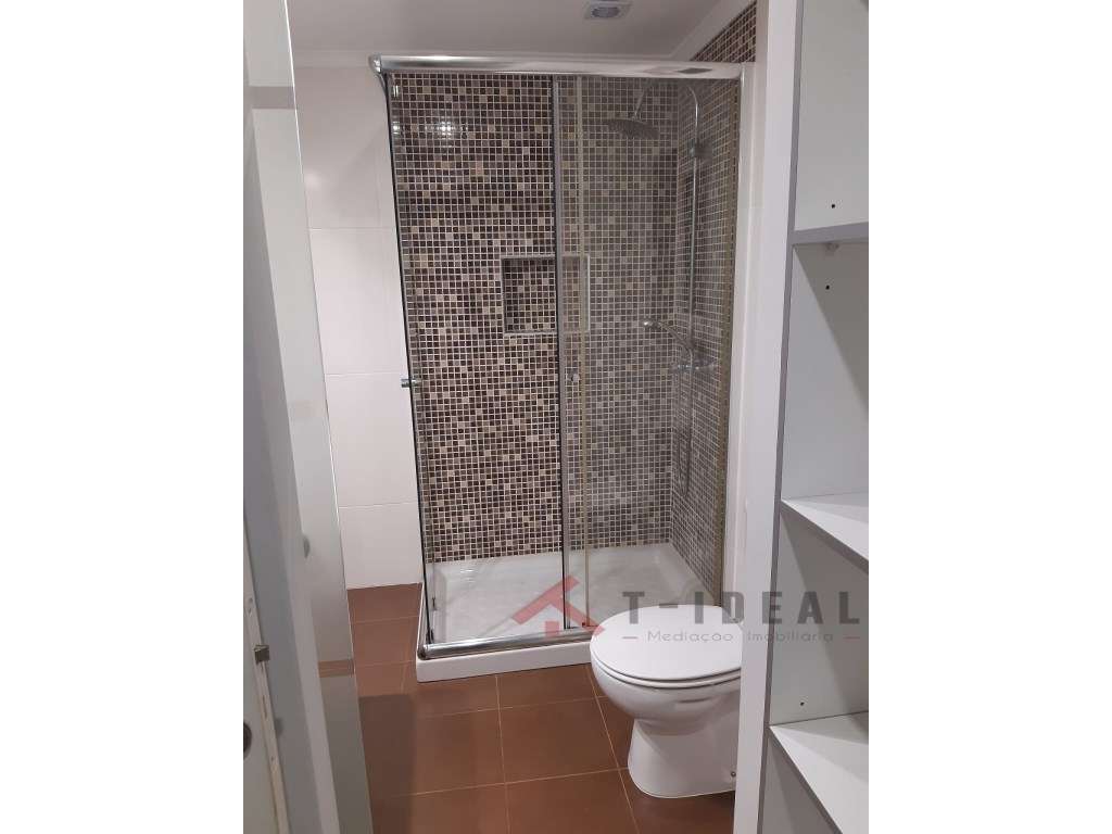 Moradia T3 Renovada com Espaço Exterior-6