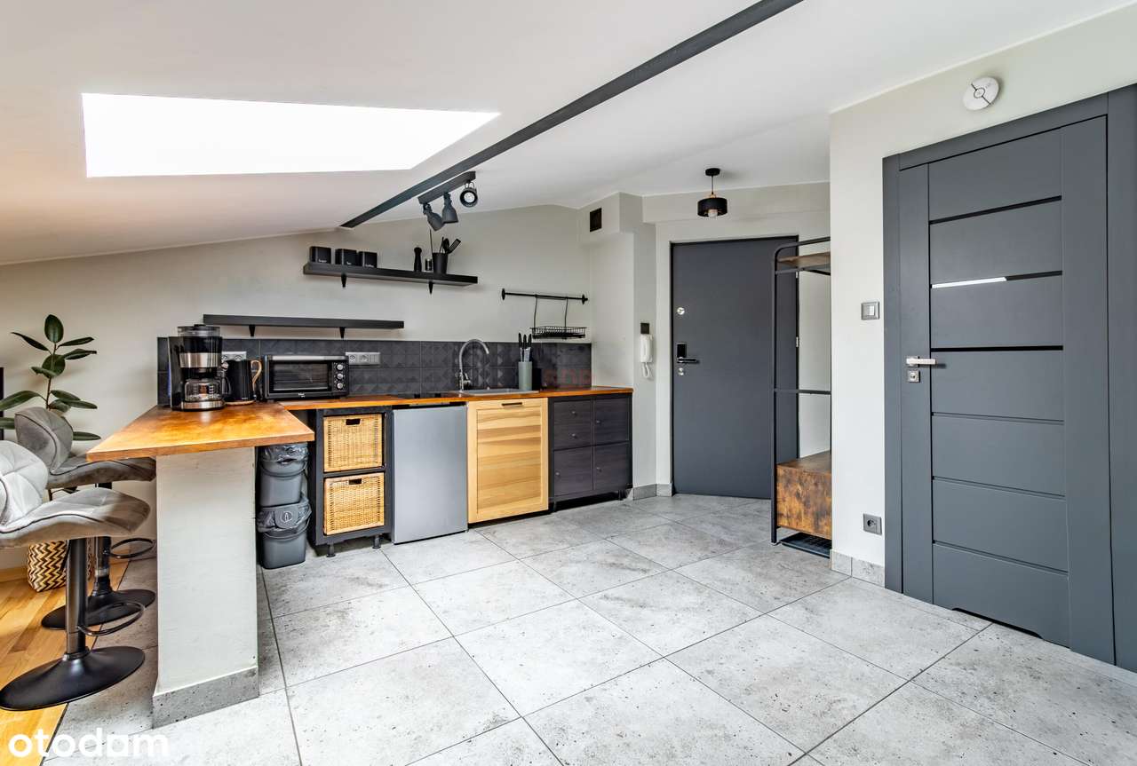 Klimatyczna kawalerka na poddaszu - Pełny obrazek: 1/12