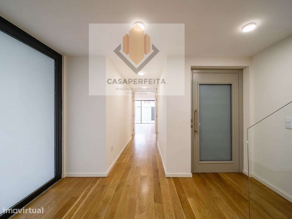 Luxuosa Moradia T4 a 150 metros da Praia - Madalena-9