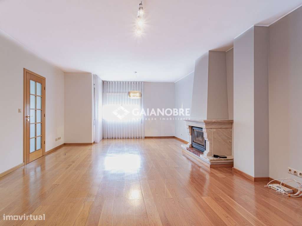 T2+1 em Santa Marinha-1