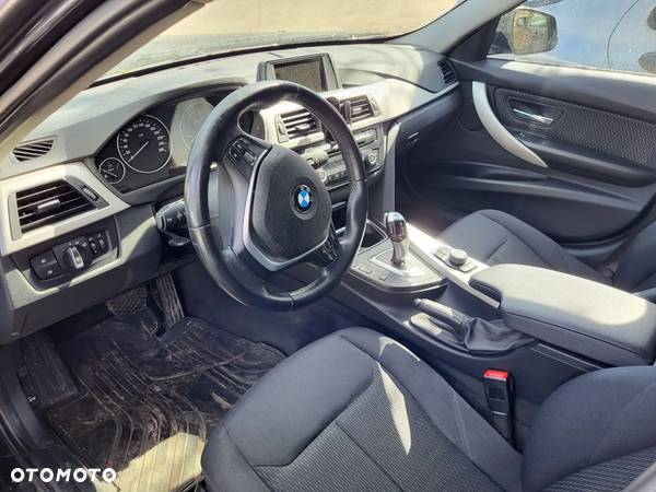BMW Seria 3 330d xDrive - 3