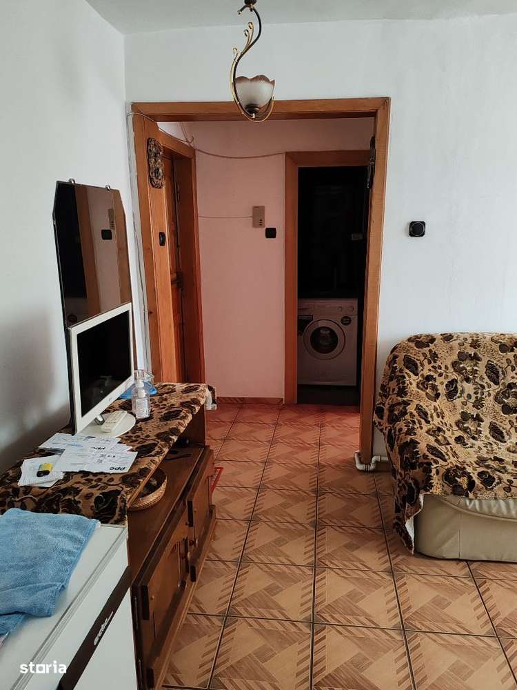 Vând apartament cu 3 camere et 3 din 4-6
