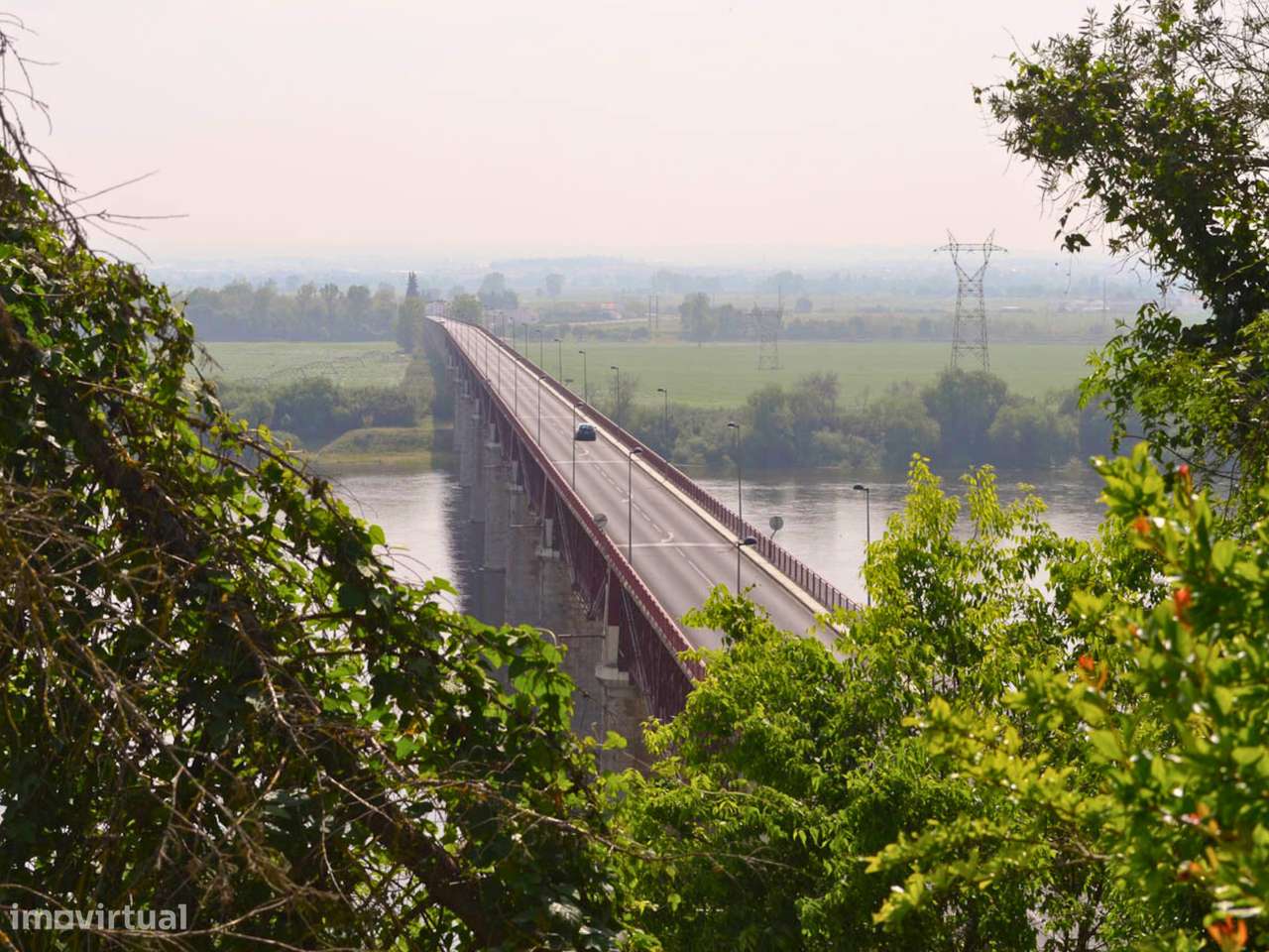 Moradia T2 com vista rio a necessitar de obras-13