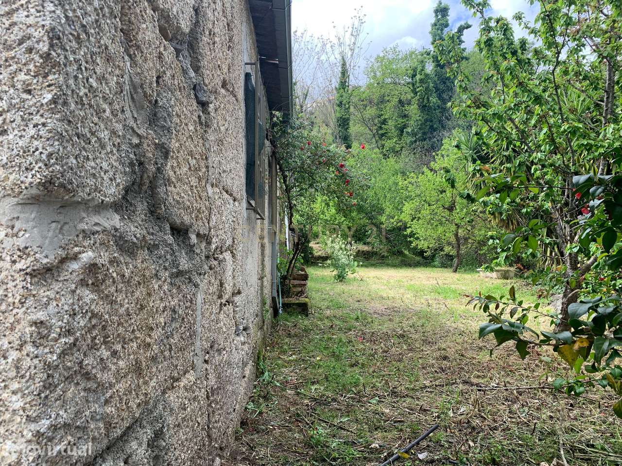 Moradias Urbanas para reconstruir e Terreno Rústico - Junto ao Bar Per - Grande imagem: 4/14