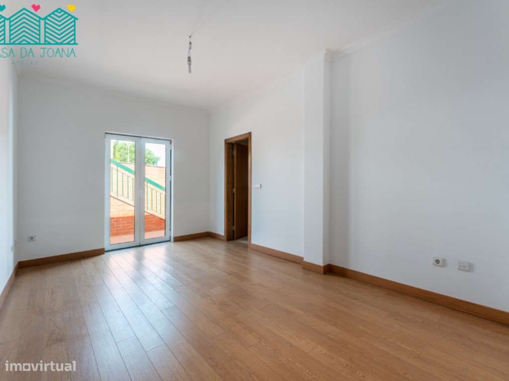 Moradia T5 com Jardim e Garagem em Oeiras-12