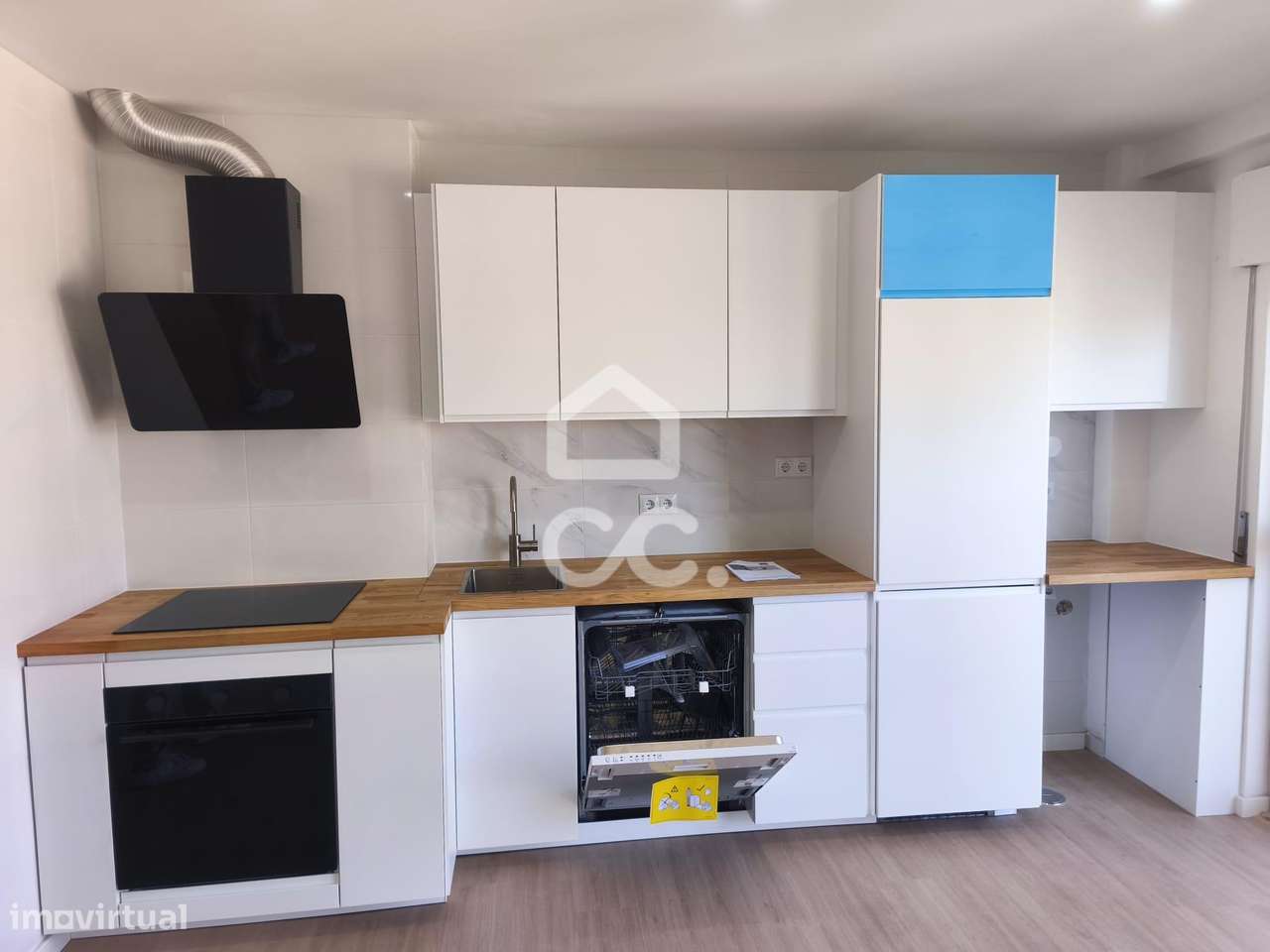 T3 Renovado com 3 Varandas na Amadora-33