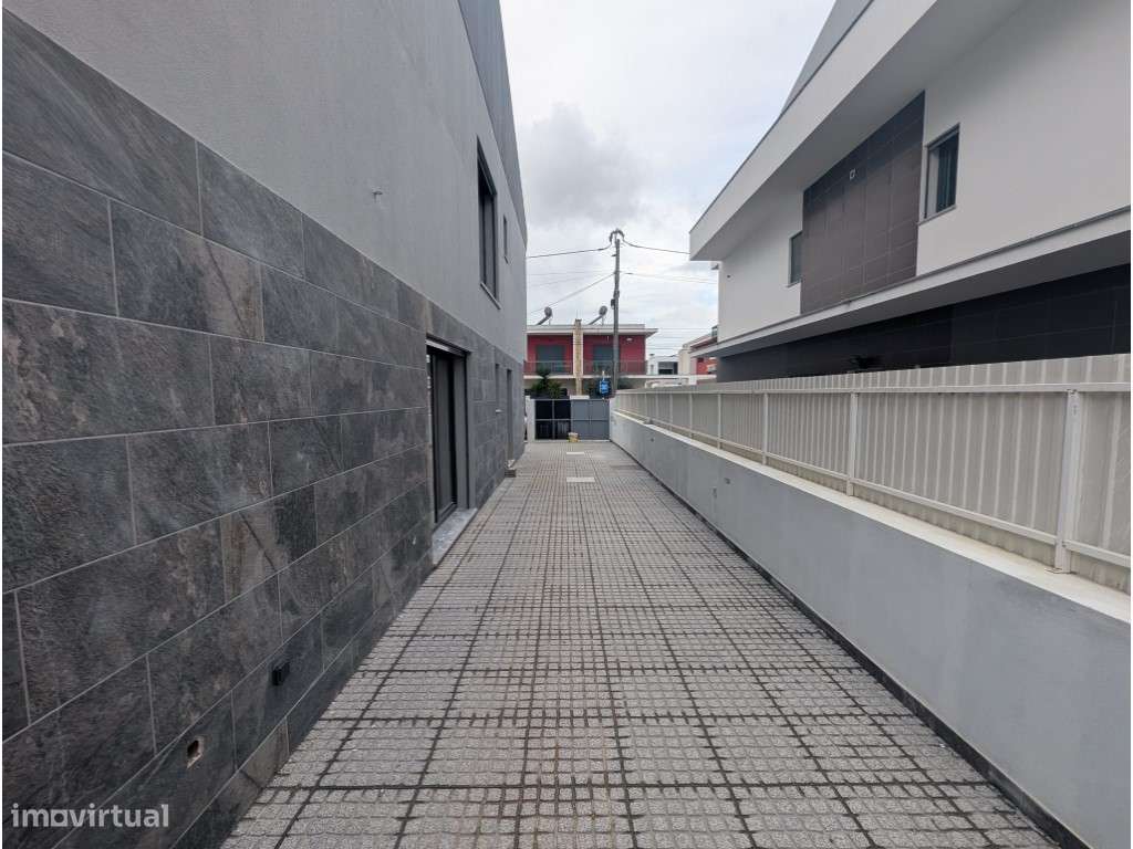 Triplex em Fernão Ferro T2+1 - Grande imagem: 3/40