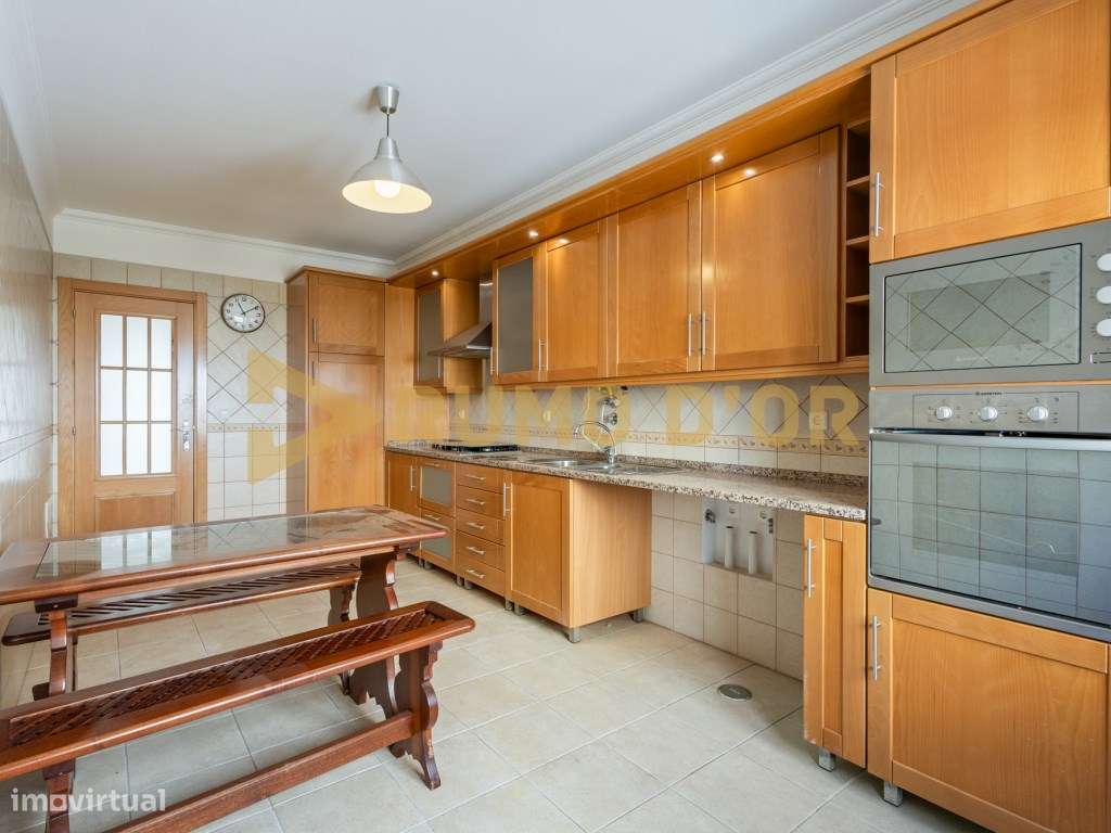 Apartamento T2 com Garagem para 2 Carros em Barnabé - Alenquer-7