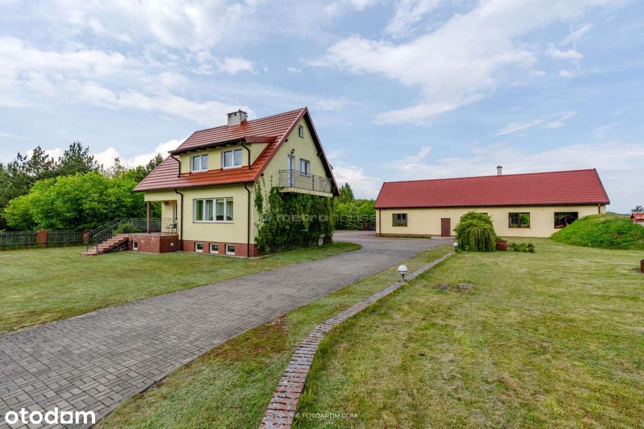 Trzy domy mieszkalne w pięknej lokalizacji-3