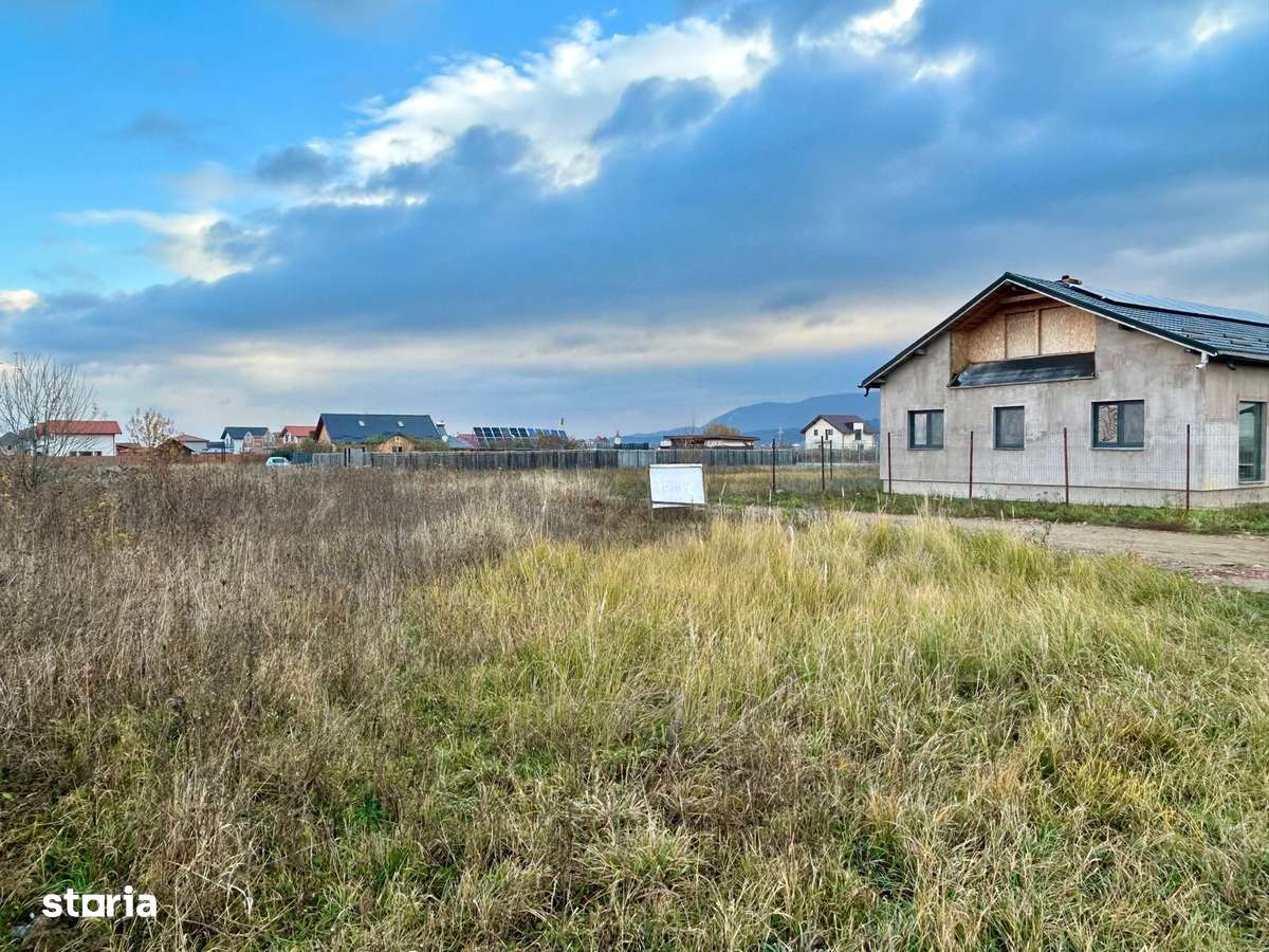 Teren intravilan de vanzare – Rasnov Suprafata:1022 mp Pret:41.000 EUR - Imagine principală: 2/5