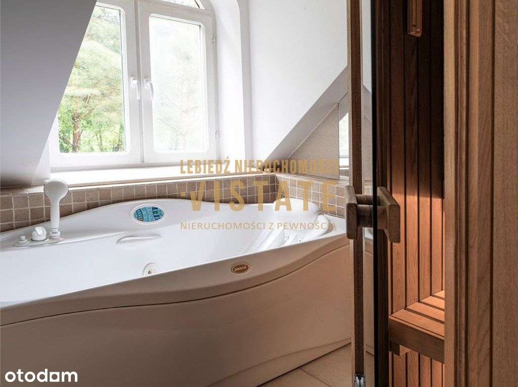 Wiązowna rezydencja na sprzedaż-17