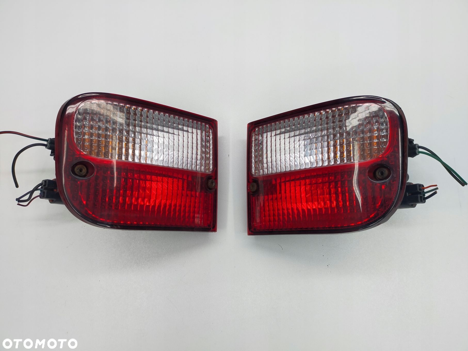 LAMPA TYLNA KIERUNKOWSKAZ TYŁ W ZDERZAK LAND ROVER FREELANDER LEWA + PRAWA - 1