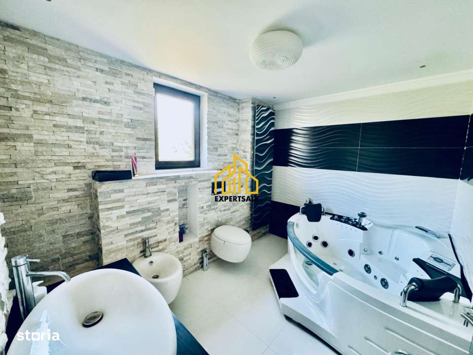 CASA DOMNESTI/ UTILITATI/ 5 CAMERE/CENTRAL - Imagine principală: 2/12