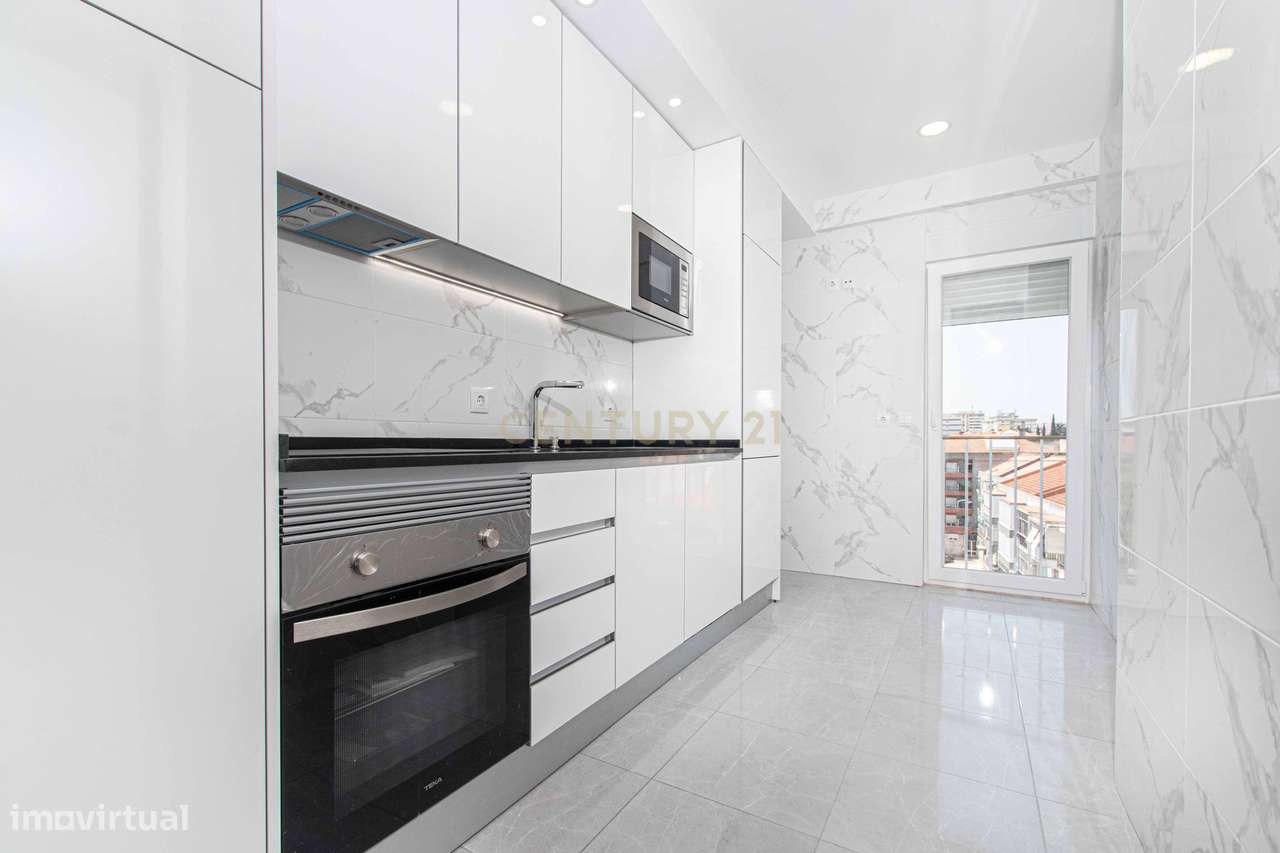 Apartamento T2 Totalmente Remodelado | Odivelas-0