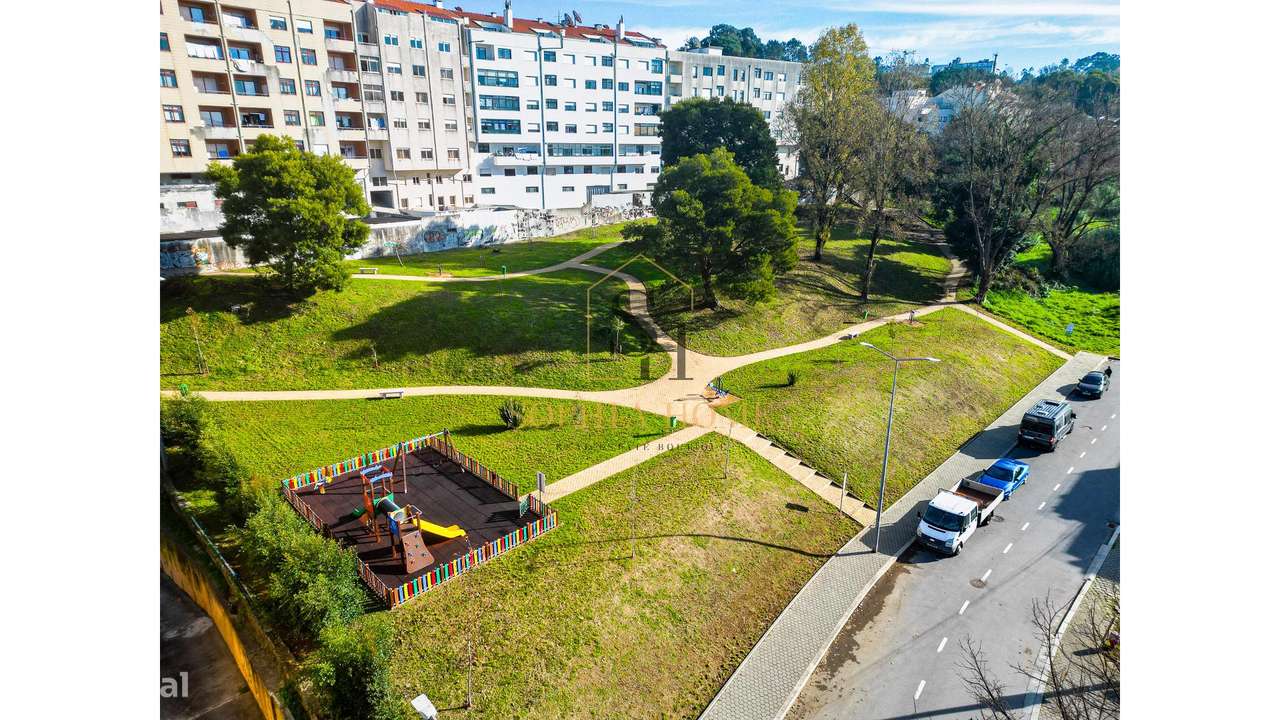 T2 c/ terraço e box, em Mafamude-24