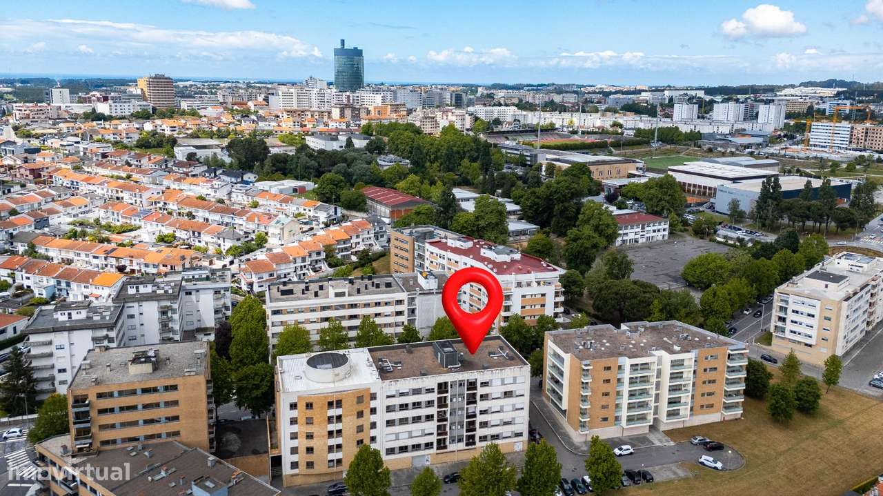 T3 Último Piso c/ Varanda, Garagem e Arrumos. Av. Altino Coelho,...-9