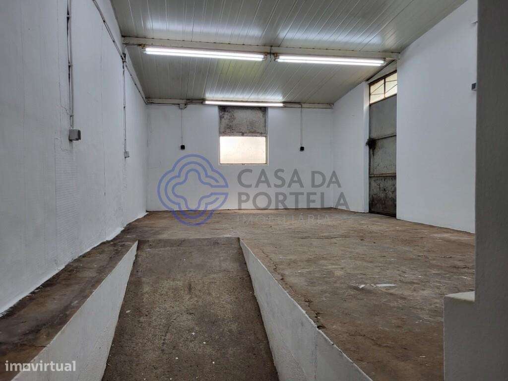 loja com 2 pisos e armazém com possibilidades para transformar em t2+1 - Grande imagem: 5/23