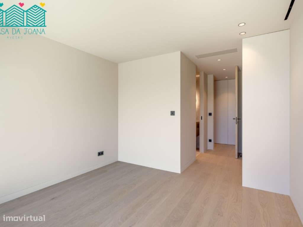 Moradia T5+1 com Piscina em Cascais-31