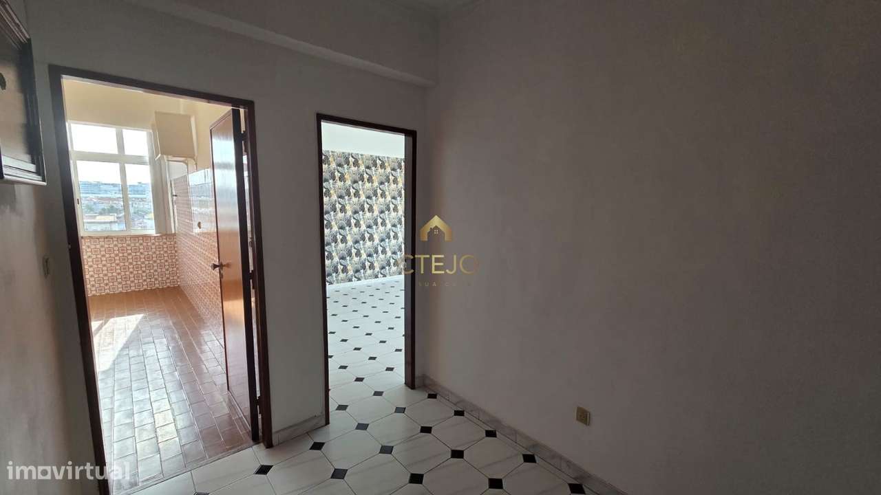 Apartamento T3 com Vista Rio em Sacavém-31