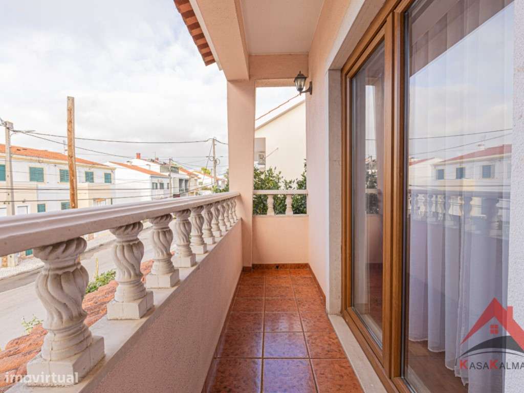 Moradia Isolada T4 com Aproveitamento de Sótão - Quinta do Conde-57